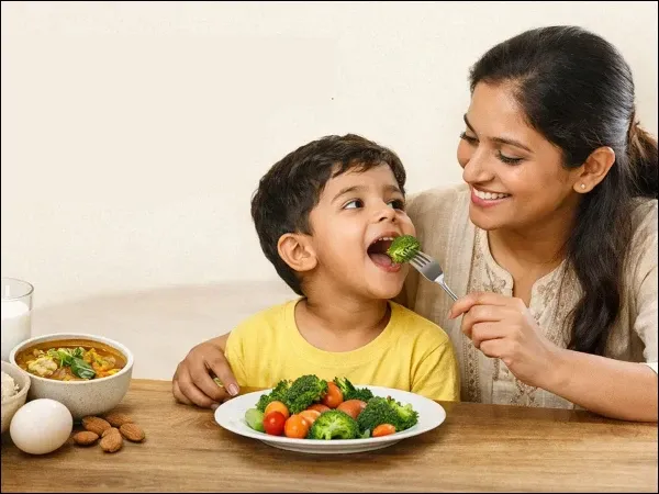 ایک سے تین سال کے بچوں کی بہتر نشوونما کے لیے کون سی غذائیں ضروری ہیں؟ والدین جان لیں