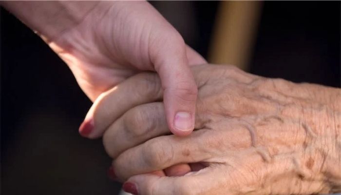 96 سالہ خاتون نے 18 سالہ نوجوان سے شادی کرلی، عمر کے فرق نے سب کو حیران کردیا