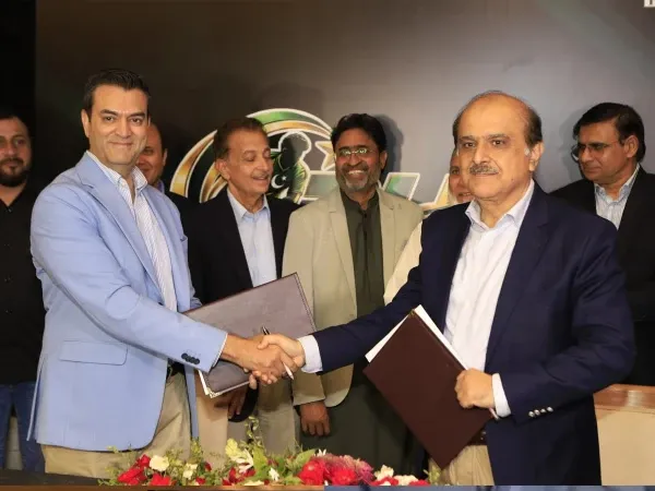 پاکستان میں الیکٹرک بسوں کی تیاری کے لیے چینی کمپنی سے مفاہمت
