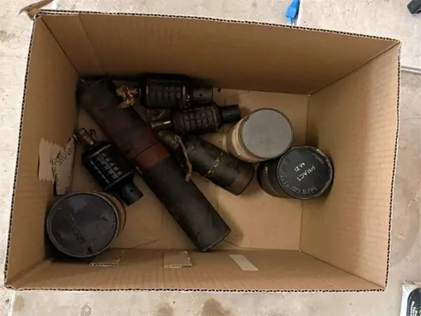 امریکا میں پرانا سامان خریدنے والے شخص کو ڈبوں سے ایسی چیز ملی کہ پولیس بلانا پڑگئی