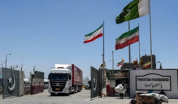 گوادر میں پاک ایران سرحد ایک ہفتے بعد کھل گئی، تجارتی گاڑیوں کی آمدورفت بحال