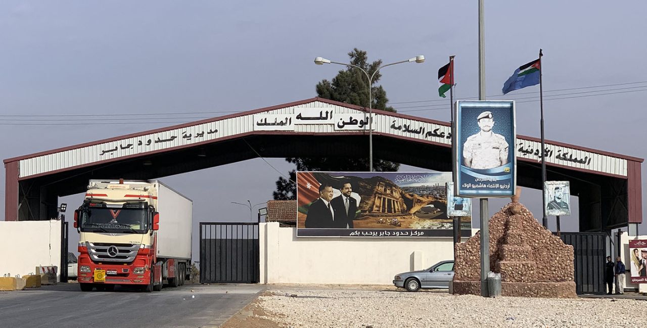اردن کے حملوں کے بعد کشیدگی میں کمی، شام نے اہم سرحدی گزرگاہ دوبارہ کھول دی